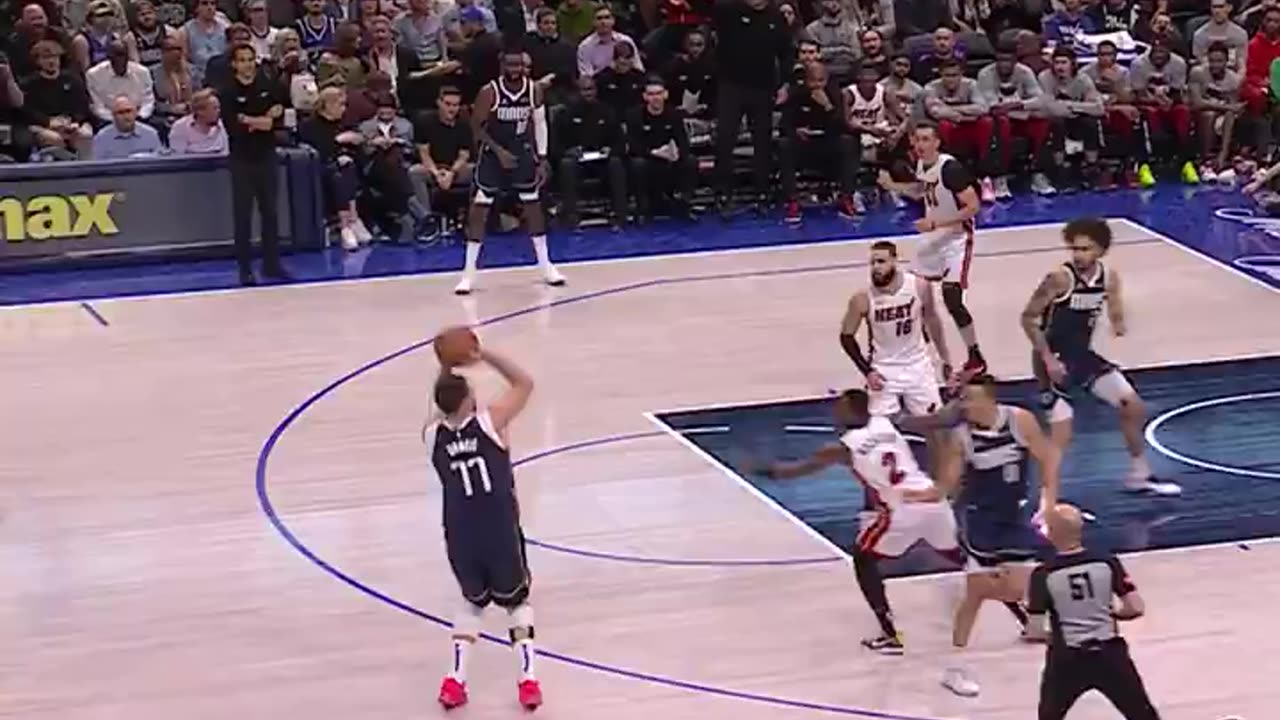 Dončić Fakes Shot and Assists Lively II! Dallas on the Run with a 7-0 Partial!