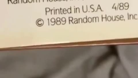 A medical textbook from 1989 explains that coronavirus is, in fact, the common cold.