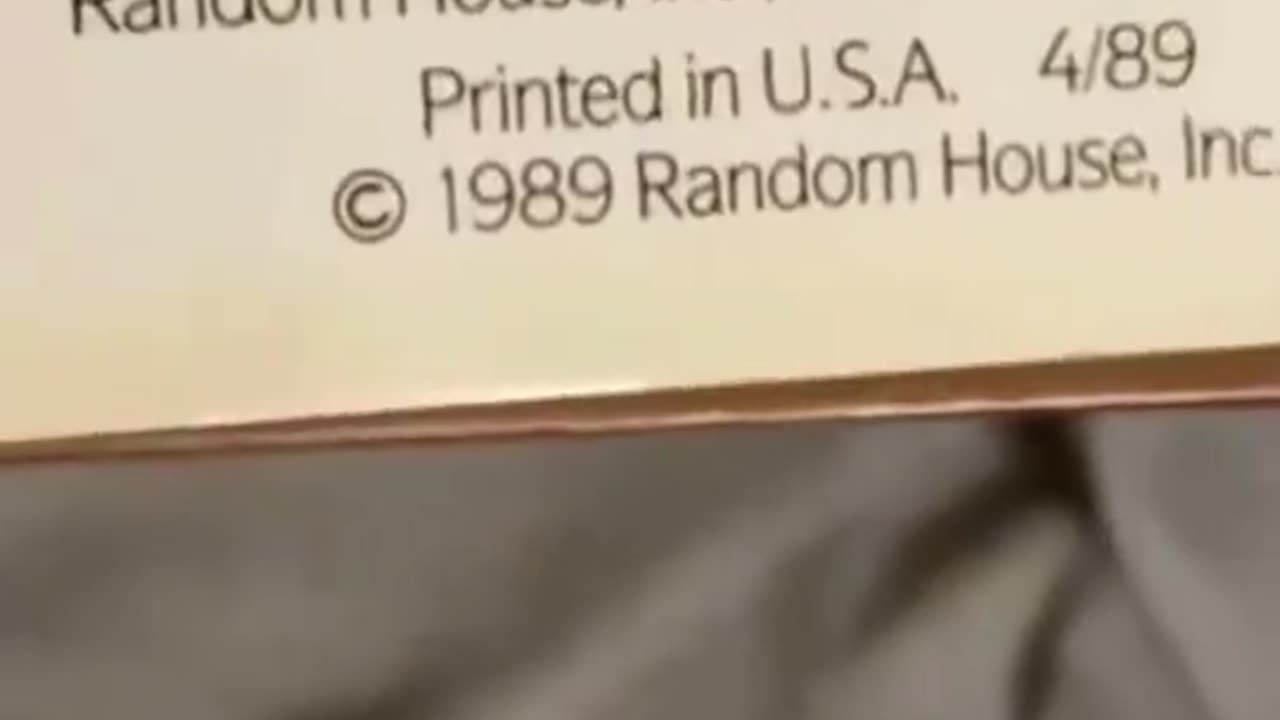 A medical textbook from 1989 explains that coronavirus is, in fact, the common cold.