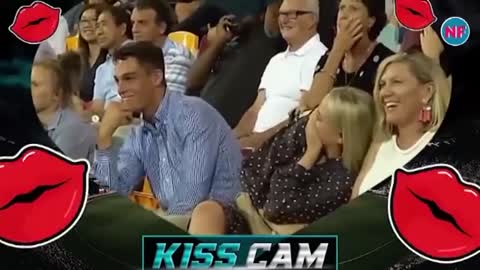 2020kiss and kiss cam