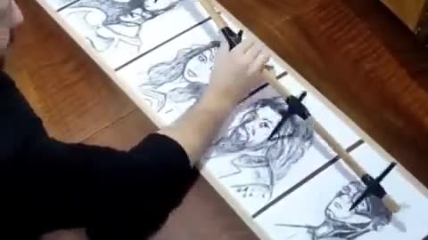 A talented painter has painted 5 portraits at the same time.