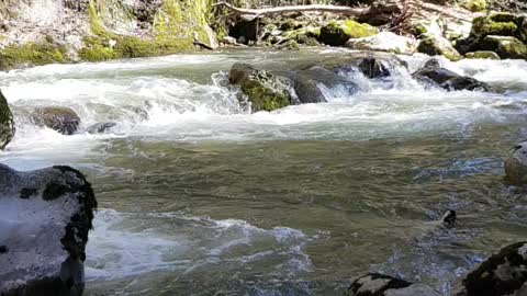 Pequena cascata