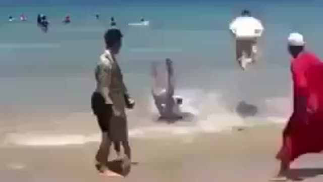 Enjoying at beach without knowing how to swim 😄