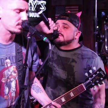 Marblehead singing Rage Against The Machine's Bulls On Parade at Maloney's