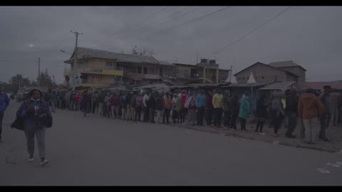 Kenyans Waiting in Long Lines to Vote in Kenya's 2022 General Elections