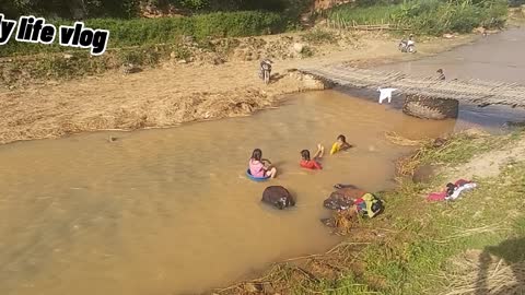 children bathing in the stream | daily life vlog