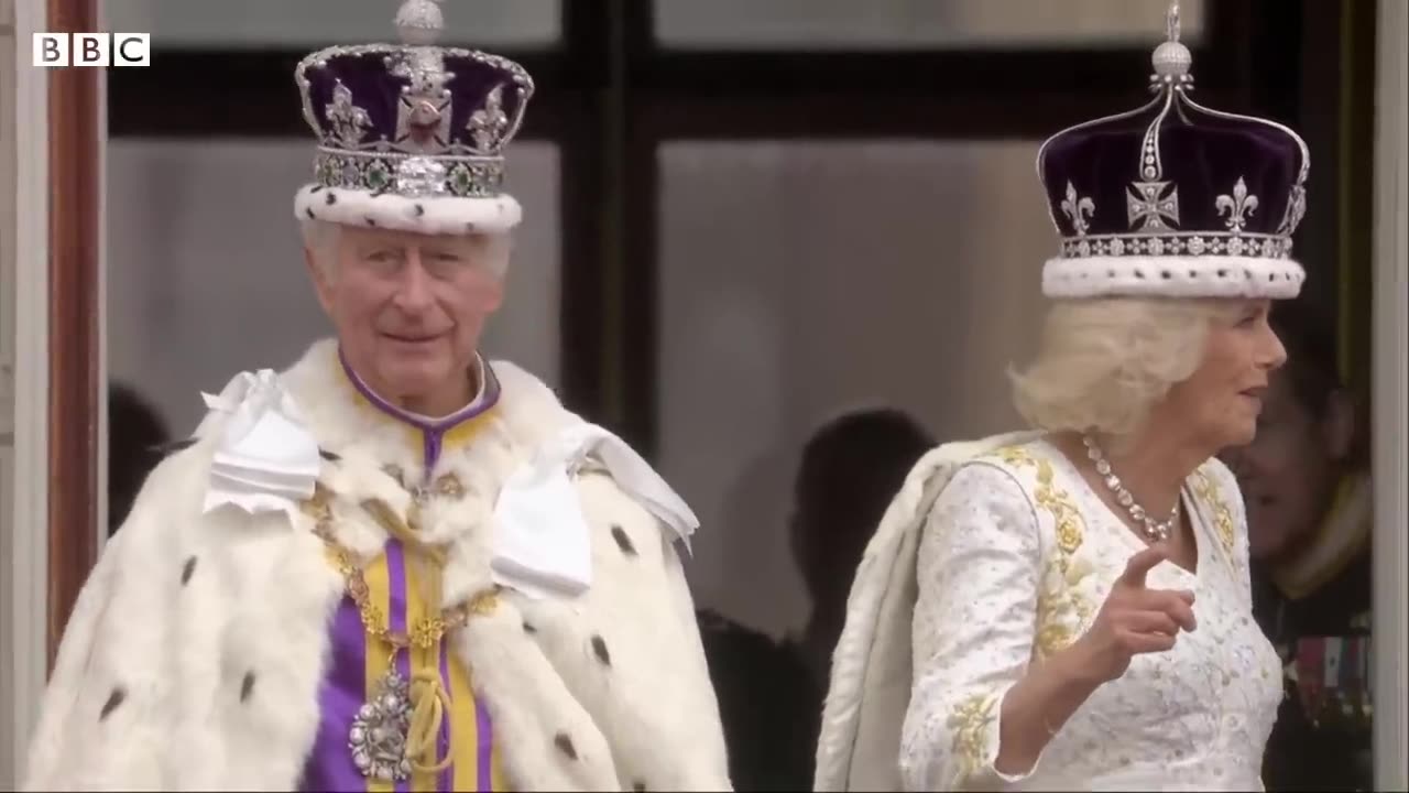 King’s Coronation Royal Family appear on Buckingham Palace balcony - BBC News