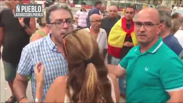Cataluña| Increpada la portavoz del PP y "reportero" de TV3 que da puñetazo a manifestante