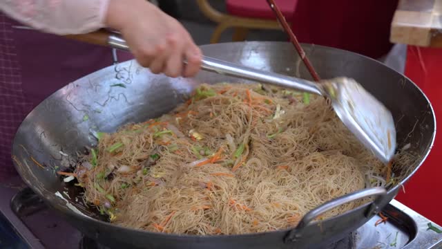 The famous Wenzhou fried rice noodles have too many ingredients, Chinese street food