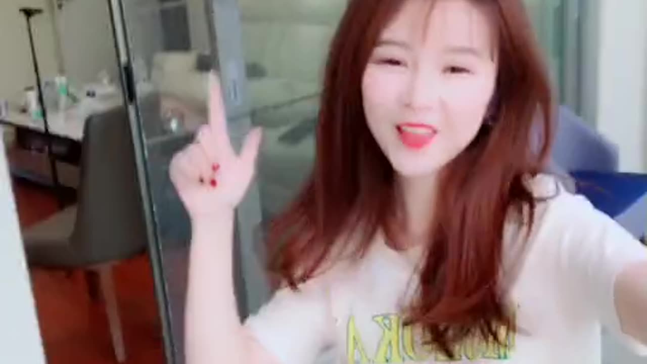 美女热舞