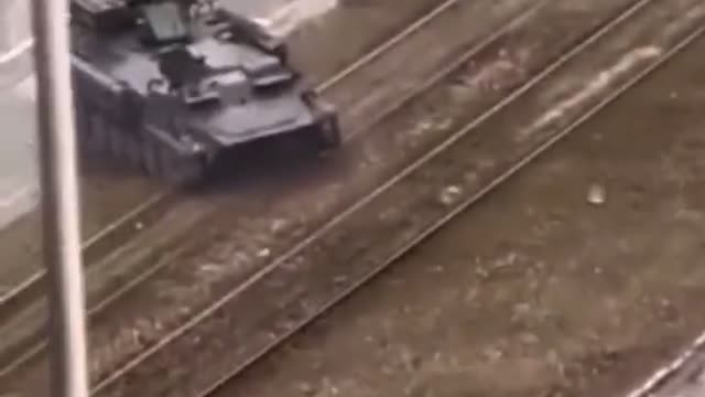 Russian tank crused Ukraine car ?