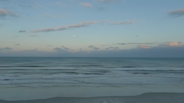 ASMR Relaxing Ocean View from the balcony as the moon rises and the sun sets.