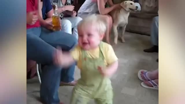 Cutest baby dancing_so cute 🤗🤗🤗😍😍👶