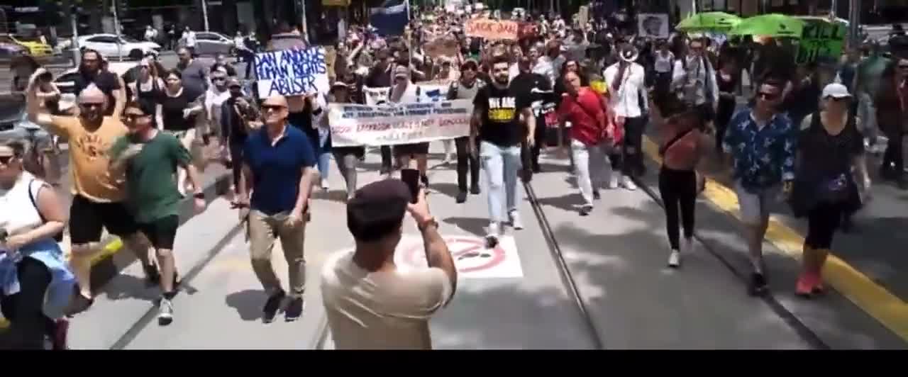 Thousands in Melbourne are protesting the vaccine mandates and Dan Andrew's tyrannical Covid 19 bill