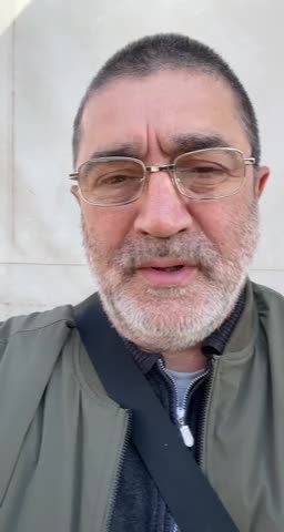 Mercenari din toate țările, uniți-va!