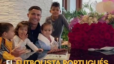 Cristiano Ronaldo playing with his kids