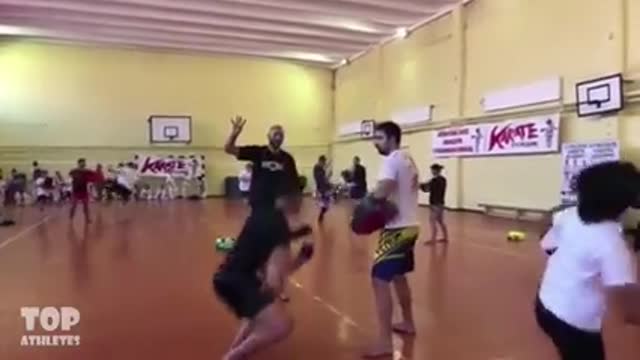 Explosive and Powerful Training of Real Kickboxers(240P)