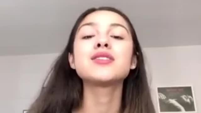 OLIVIA RODRIGO - GROSS