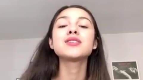 OLIVIA RODRIGO - GROSS