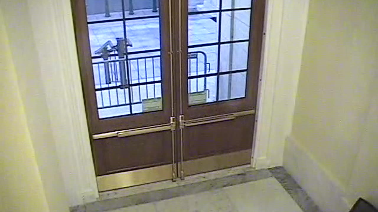 3443CHOB02CH12NRotundaExit_2021-01-06_07h20min00s913ms.mp4