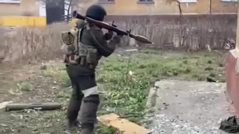 Chechen forces storming the building in Rubizhne of the Luhansk People's Republic, in which the Nazis have settled