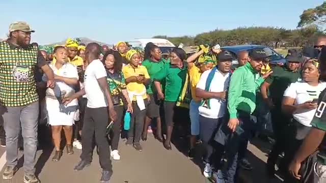 Zuma supporters chant “Akabuyi” and take a jab at Zondo, Cele at Nkandla prayer