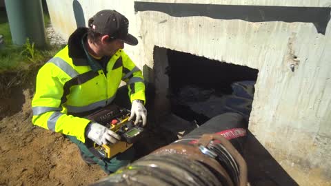 Fermenterreinigung in Biogasanlage mit Saugbagger