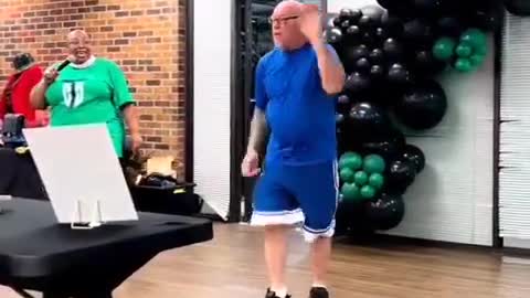 This foreigner dances well