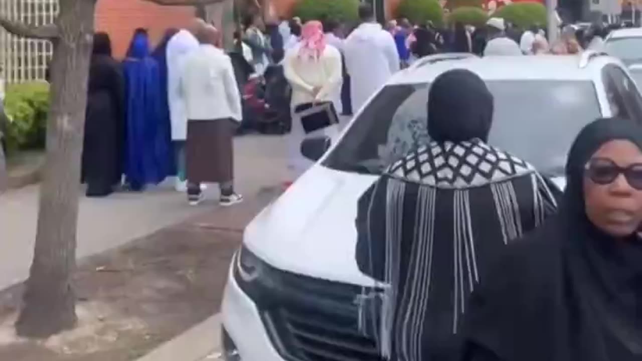 Muslims Stop To Pray In Traffic