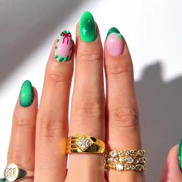 Green Christmas Nails! 🎄💚 Festive Holiday Manicure Ideas