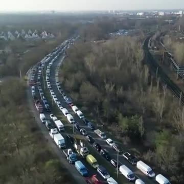 German Farmers Bring Traffic to Its Knees in Cottbus