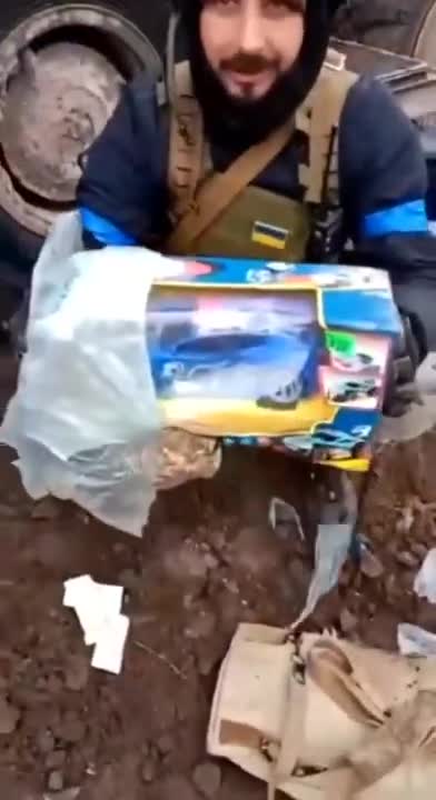 The occupiers stole children's toys, a frying pan, coupons🤦🏻