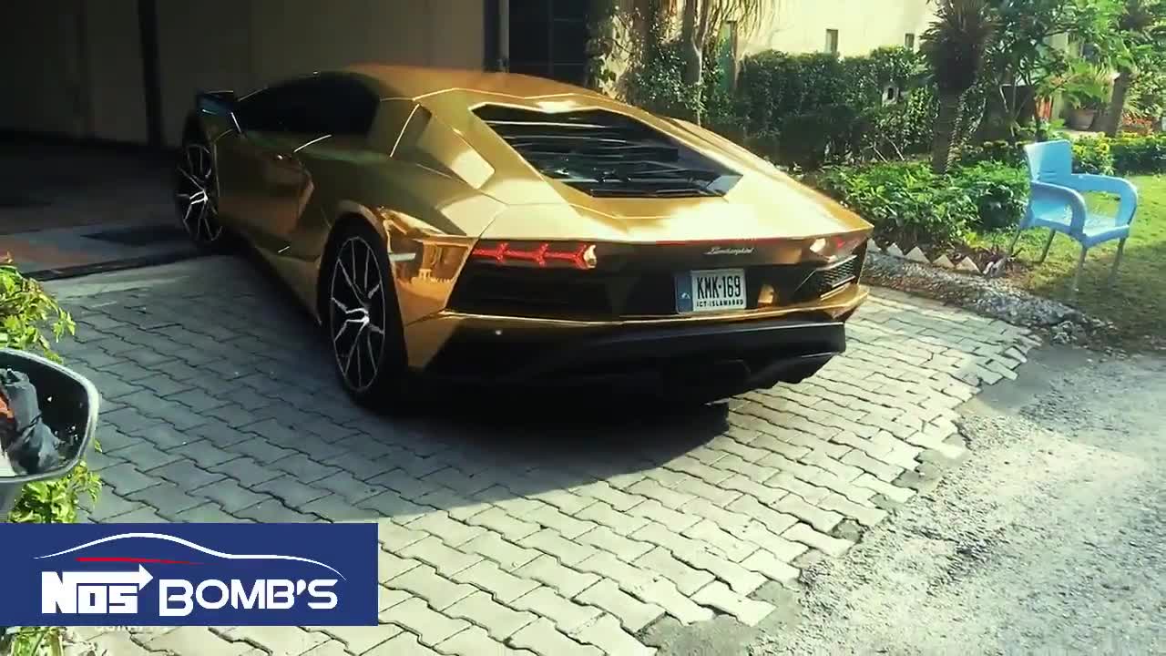 Gold car , Waoo beautiful