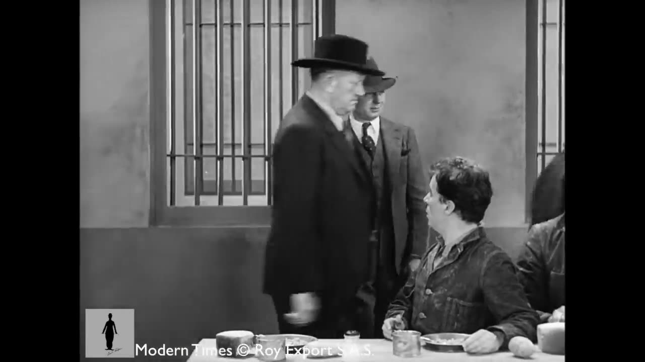 Charlie Chaplin Modern Times "NOSE POWDER"
