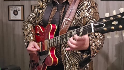 Trent Page plays thunderstruck.