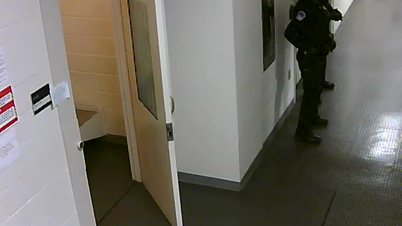 1665HQOB02PrisonerProcessingCell_2021-01-06_18h40min01s733ms.mp4