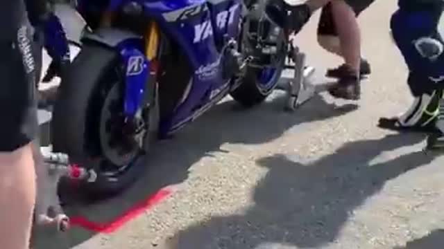 Fast enough..? 😱 Best Yamaha R1M motogp bike