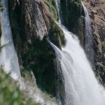 cachoeiras pexels-pavel-danilyuk-8859853.mp4