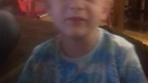 Maleni navijač vatrenog srca glasno bodri Hrvatsku