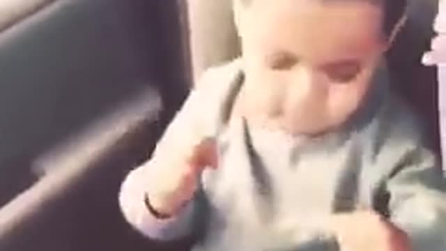 Funny child reaction😆