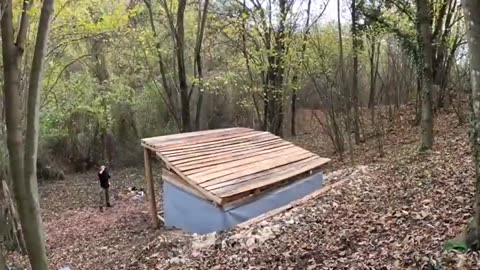 BUILDING A HOUSE IN THE FOREST START TO FINISH [23-04-14] - LUXON BUSHCRAFT (VIDEO)