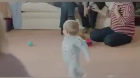 AMAZING crismistmas baby dance