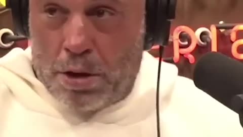 Joe Rogan and Ron White Try Smelling Salts