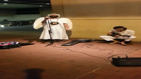 Street artist singing in Morocco !