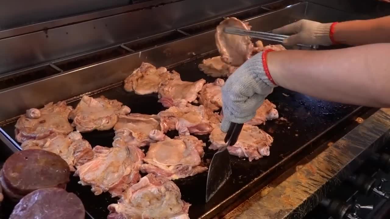 Popular Chicken Steak and Beef Steak in Taiwan