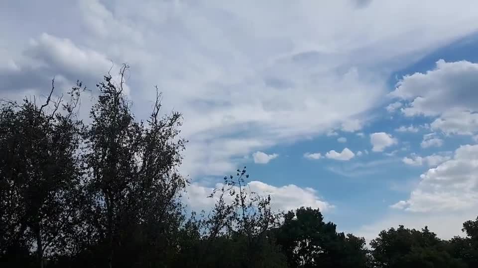 Himmel in Berlin am 24. Juni 2022 um 15:48 Uhr