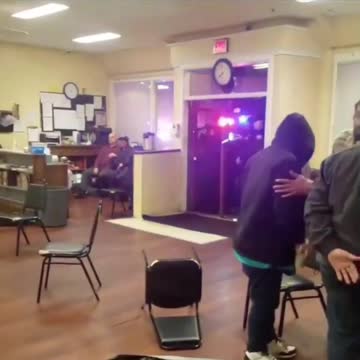 Portland Police Shoot Man Wielding Knife In Homeless Shelter