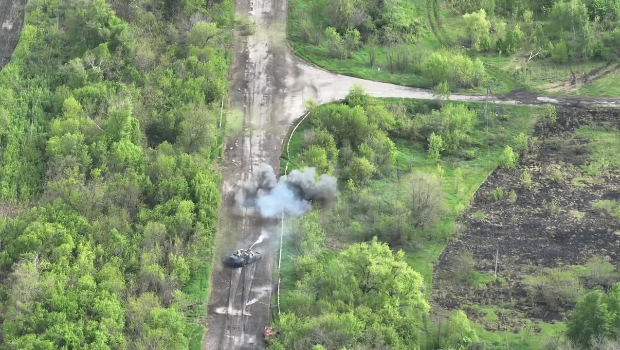 Ukraine War - Attempts by Ukrainian infantry to destroy the Russian T-80BVM tank (1st take)