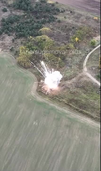 A russian S-300 SAM system destroyed in a Ukrainian strike