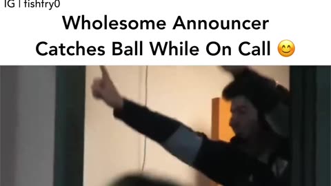 Announcer Catches Baseball While On Call ⚾️